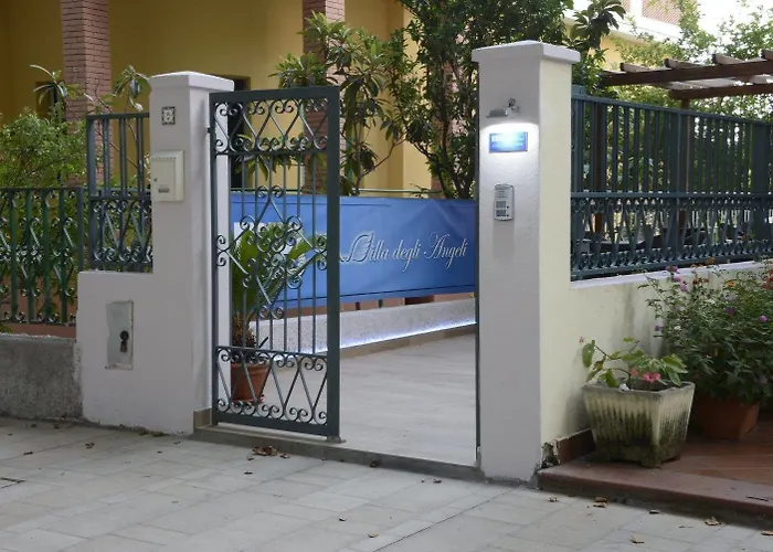 Alojamento de Acomodação e Pequeno-almoço Degli Angeli 4*